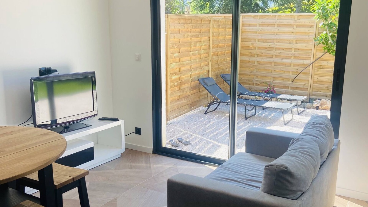 Nans-les-Pins Cottage | Maisonnette Indépendante Avec Jardin Privatif et Parking