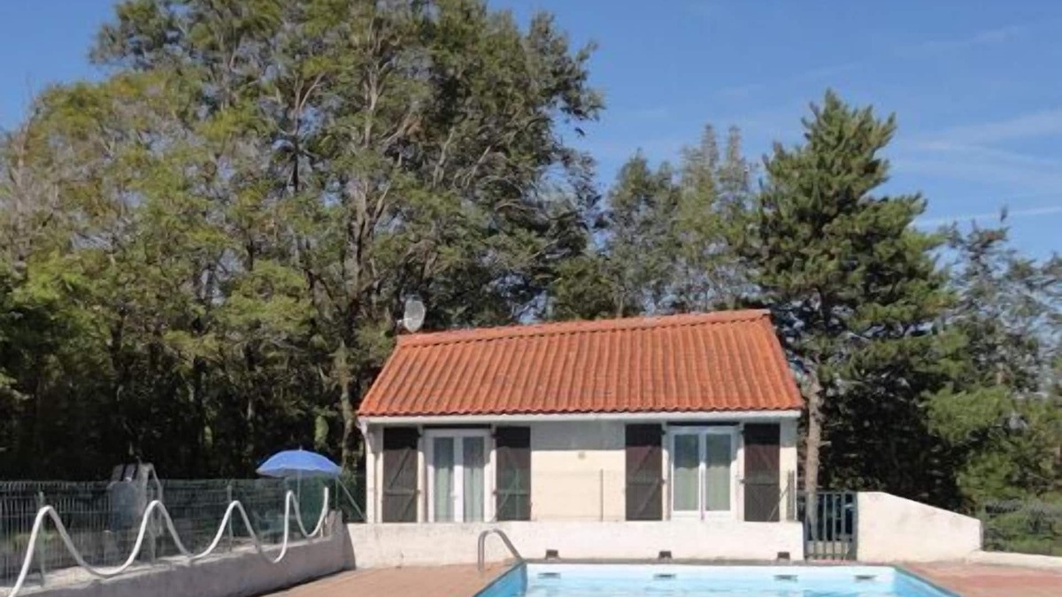 Durfort House | Maisonnette with shared pool at Lac de St Ferréol