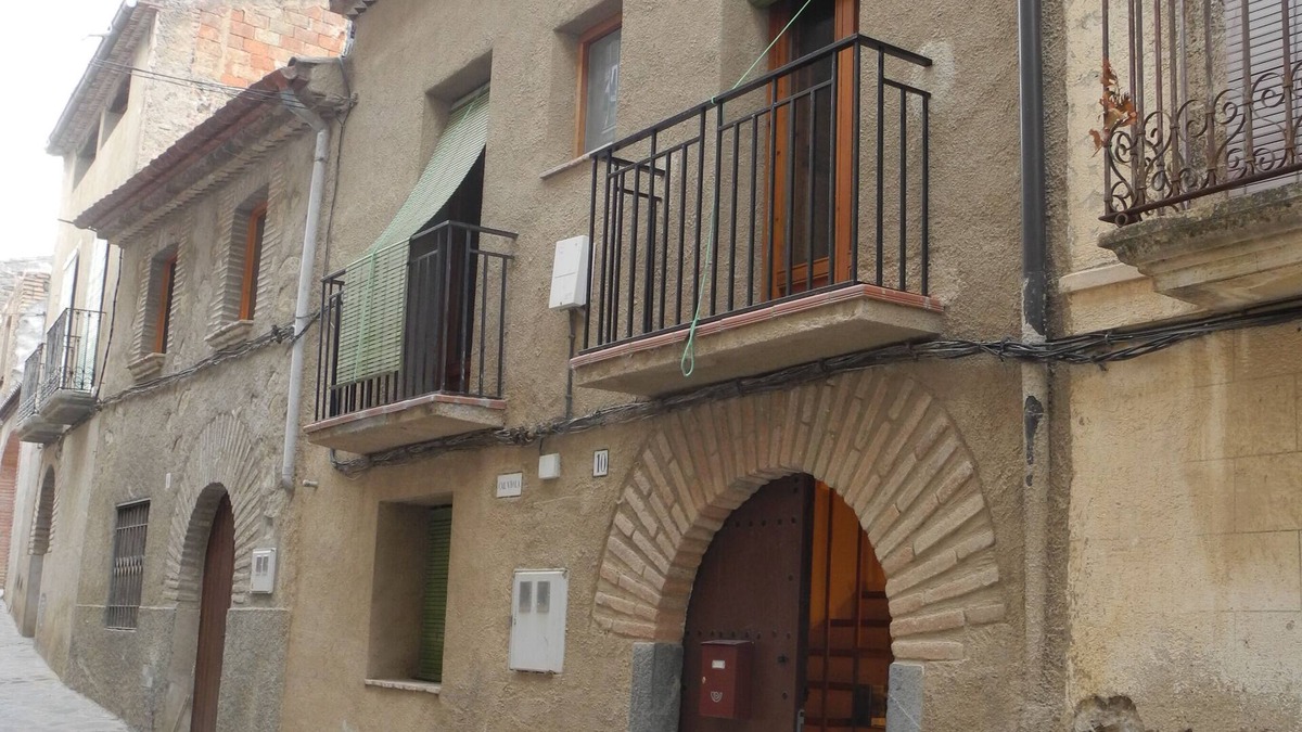 Torroja del Priorat Apartment | Maissonette with light, great room layout, ideal for remote working GLASFASER