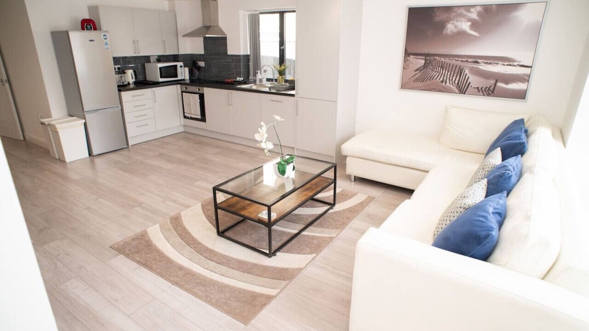 Kidlington Apartment | Maisy Lodge - Two Bed Lux Flat - Parking, Netflix