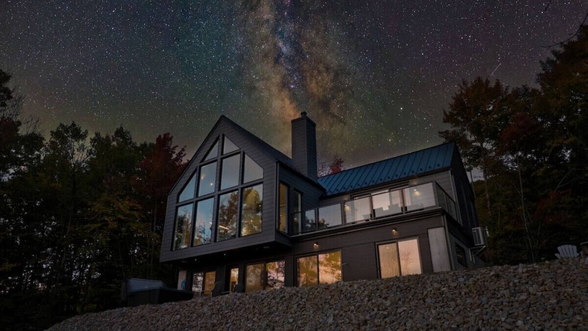 Saint-Damien House | Majesta & Lumina| Sleeps 20 |Pool Table | Hot Tubs