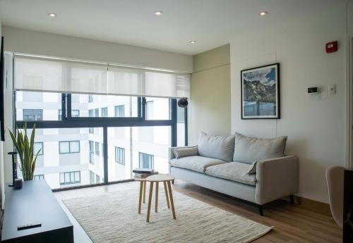 Leuro Apartment | Majestic 2BR with Modern Pool in Miraflores