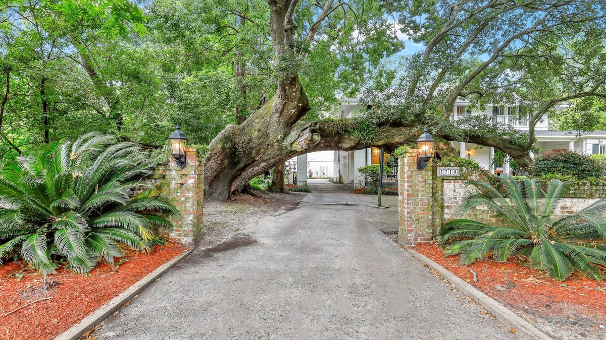 Midtown House | Majestic Carriage House Minutes from Downtown