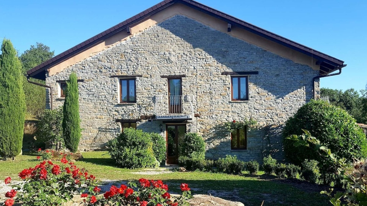 Mombarcaro Cottage | Majestic Grand Villa with a Little Lake