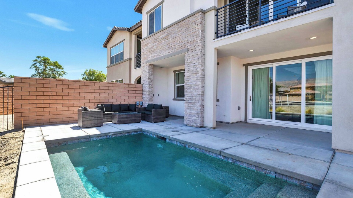 Terra Lago House | Majestic Lake Escape