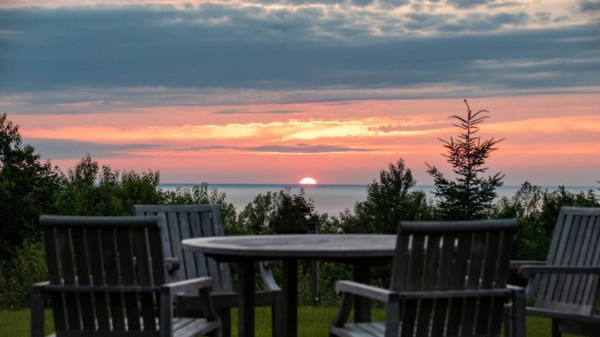 Northport House | Majestic Lake Michigan sunsets - hilltop retreat