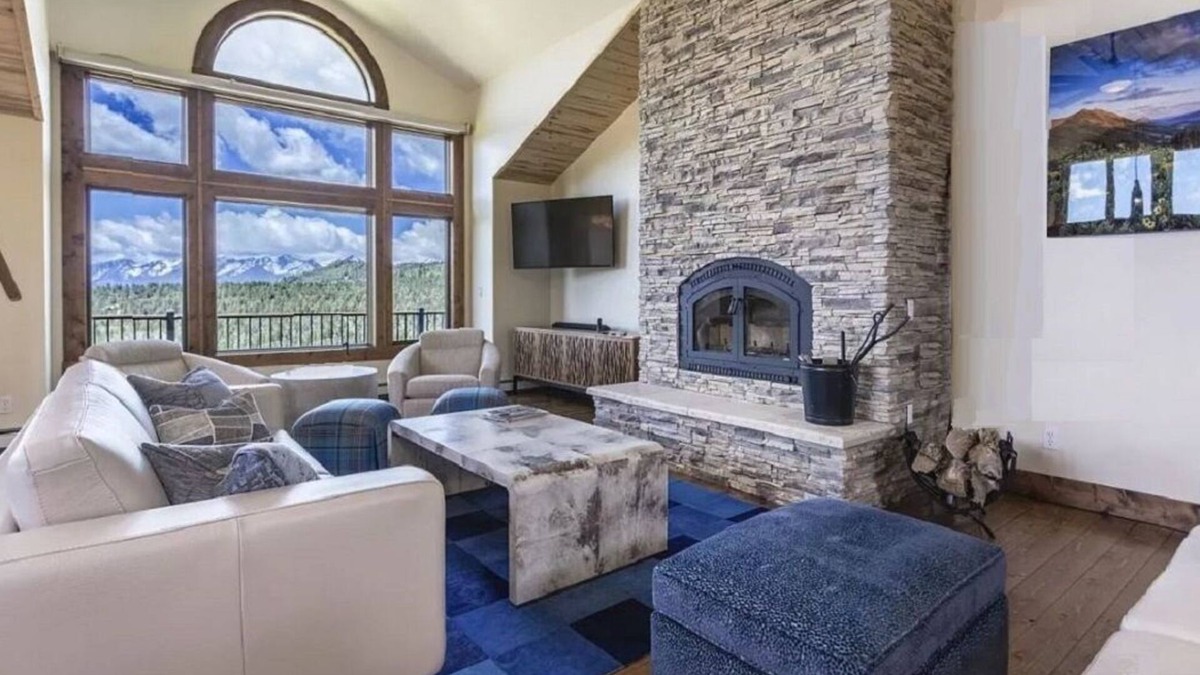 Howard House | Majestic Mountaintop Retreat! Luxury in a serene setting All seasons family fun