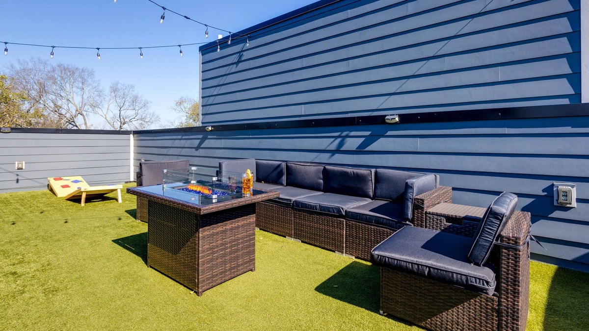 North Nashville House | Majestic Music-Rooftops patios-Mins to Broadway