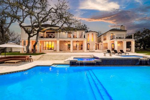 Cross Mountain House | Majestic Oak - Luxury Stay