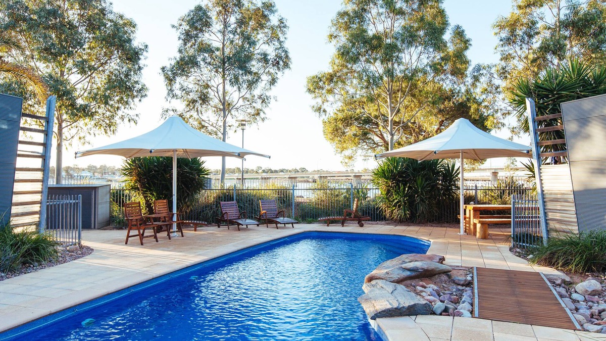 Davenport Apartment | Majestic Oasis Apartments