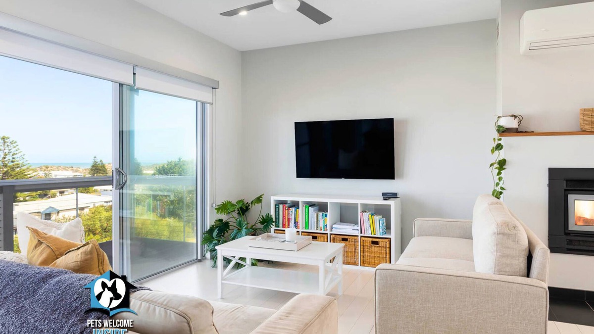 Goolwa Beach House | Majestic Ocean Views in Architectural 3br House