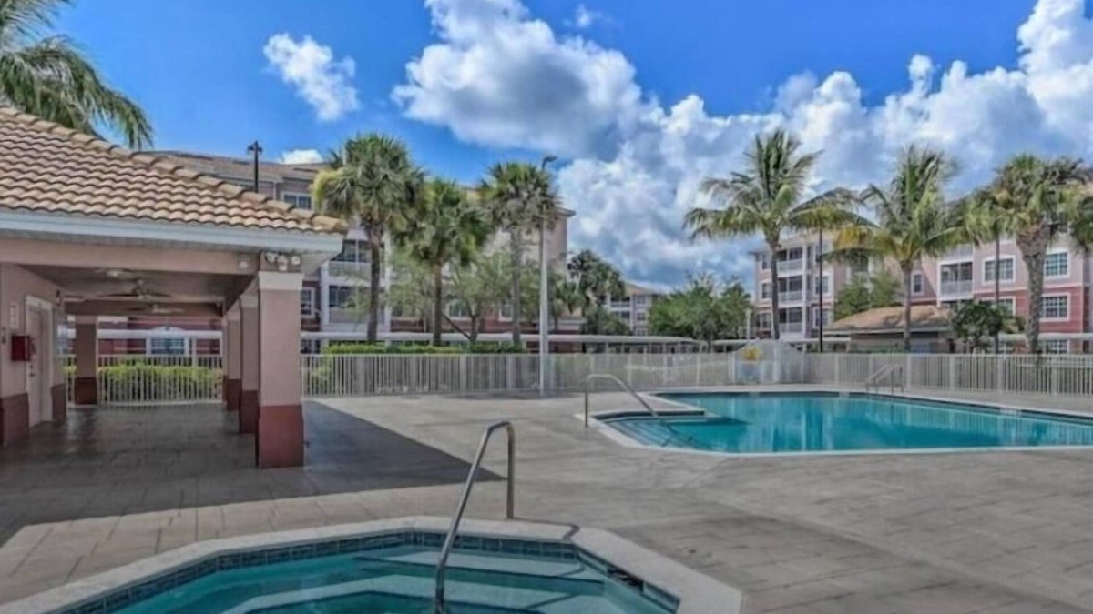 Majestic Palms Condo | Majestic Palms