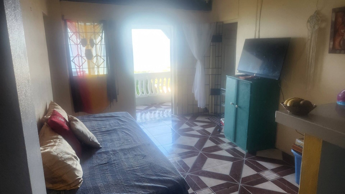 Gordon Town Apartment | Majestic panaramic beach views close to the Kingston Airport.