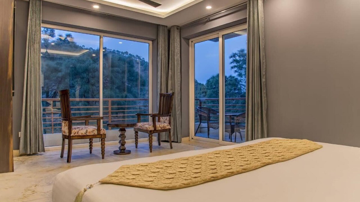 Kasauli Bed & Breakfast | Majestic Pines | Mesmerizing Hill View Full Villa