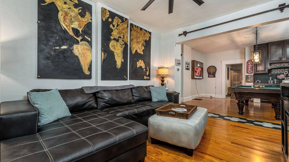 Dubuque House | Majestic & Relaxing Home w/3 Beds Pool Table Bar! Sleeps 8