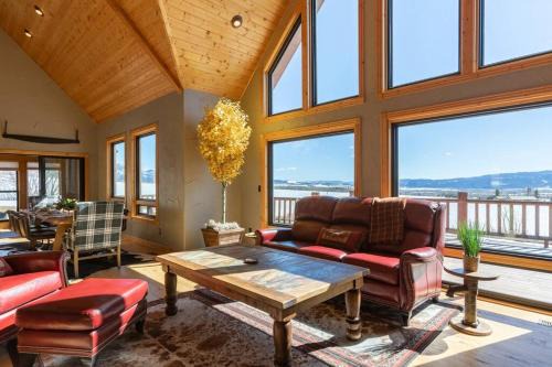 Star Valley Ranch Villa | MAJESTIC VIEWS FAMILY LODGE with Large Deck