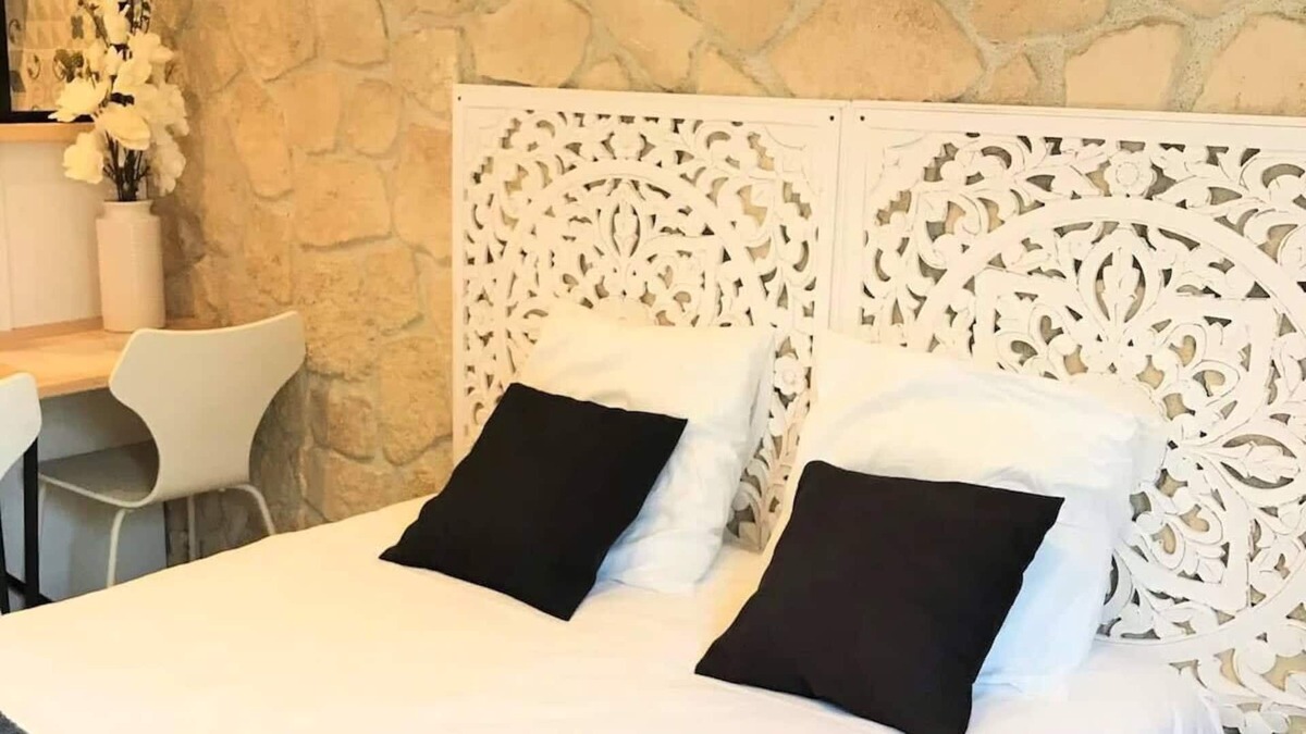 Ambilly Apartment | MajorBnB /Deco studio near Geneva with parking D1