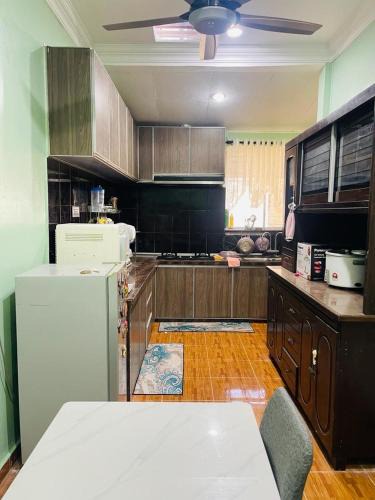 Kampung Teluk Wang Besar House | Mak kuntum homestay