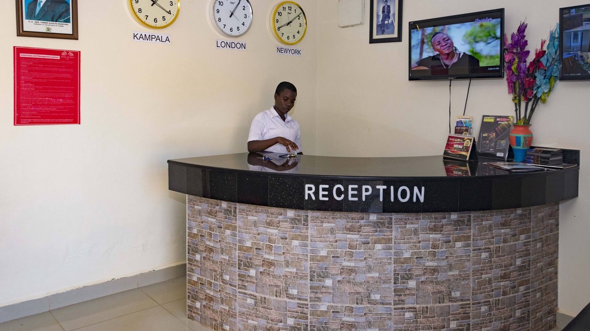 Entebbe Hotel | Mak-Queen HotelL - Kajjansi near the Air Field
