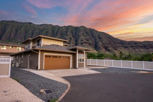 Makaha Valley Villa | Makaha Villa by AvantStay Mountain Ocean Views