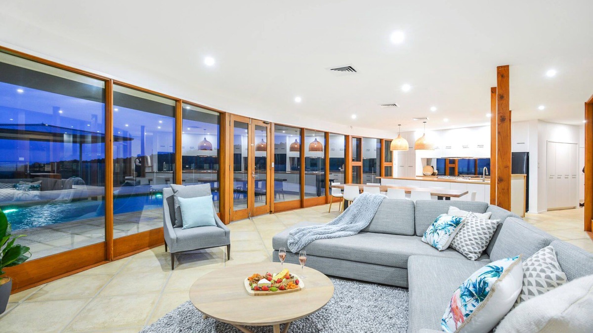 Middleton House | Makai Luxury Lodge - Holiday in Remote Luxury with Panoramic Coastal Views