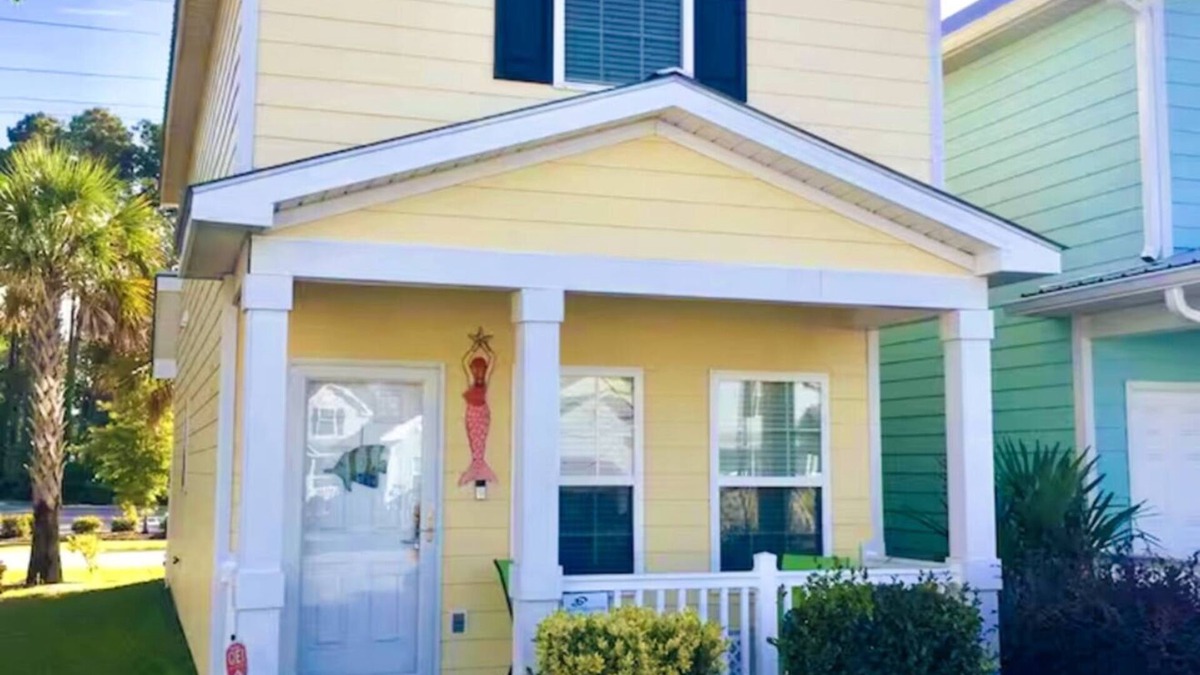 Myrtle Beach House | Makaria's Mermaid Beach Hideaway: Cozy 2-bedroom cottage home in Myrtle Beach!
