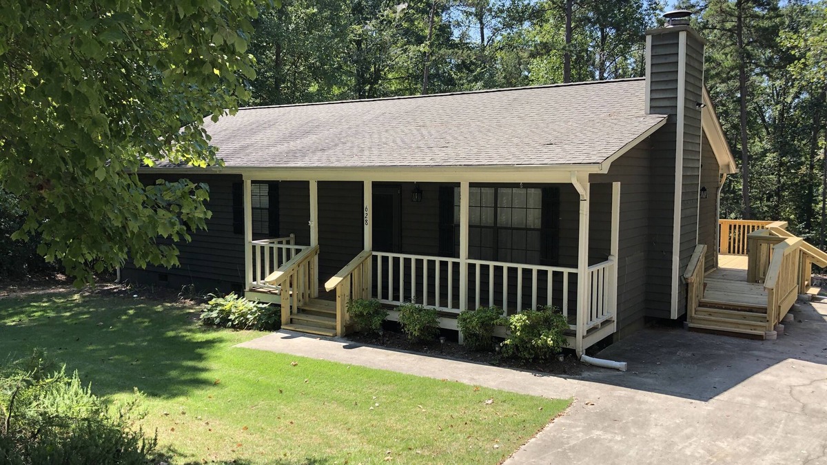 Gumlog House | Make memories at the lake!
