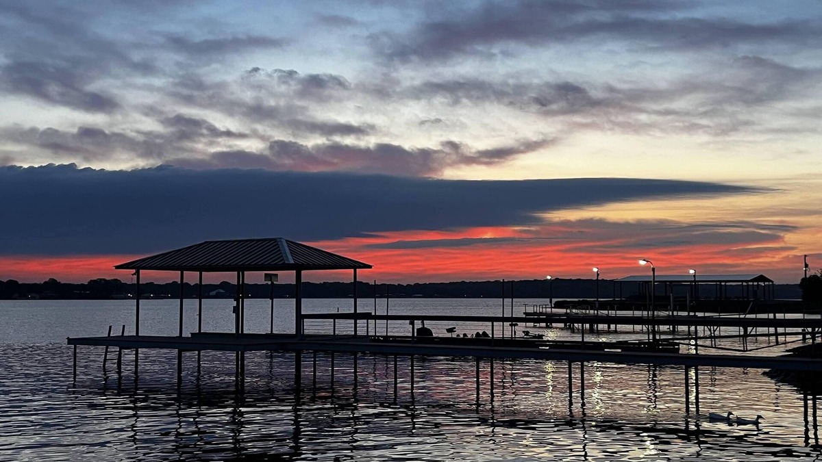 Azle House | Make memories in this cozy water front house on Eagle Mountain Lake.