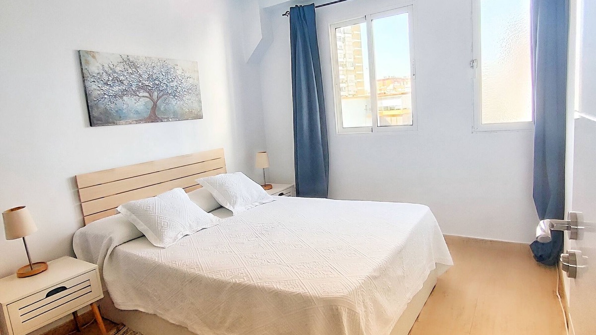 Doctor Barraquer-Grupo Renfe-Policlinico Apartment | Make yourself at home in the Luz Apartment, Seville, Macarena. Free parking