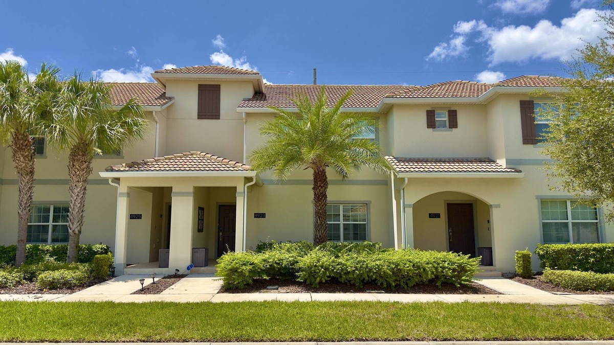 Kissimmee House | Make yourself at home in this charming family getaway with a private pool.