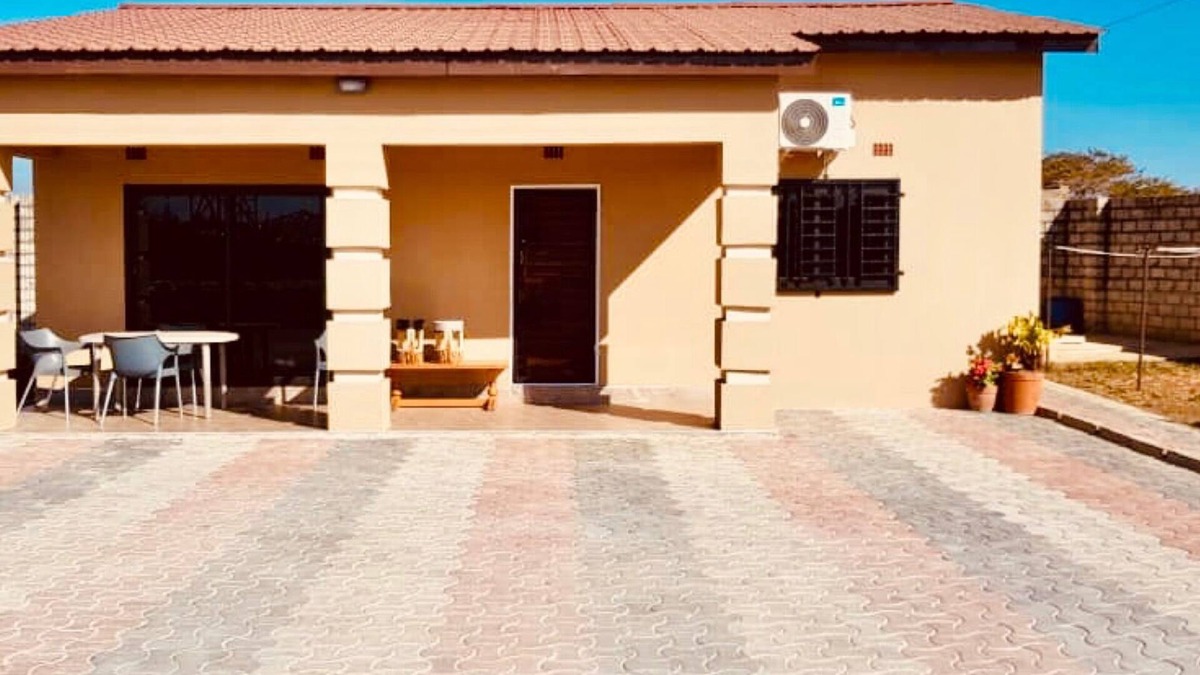Lusaka House | Makeni Cottage - fully furnished 2 bedrooms, full kitchen, shower, pool, A/C