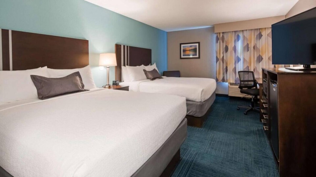Blaine House | Making The Best Memories Along The Way! 3 Convenient Units, Free Parking, Pool