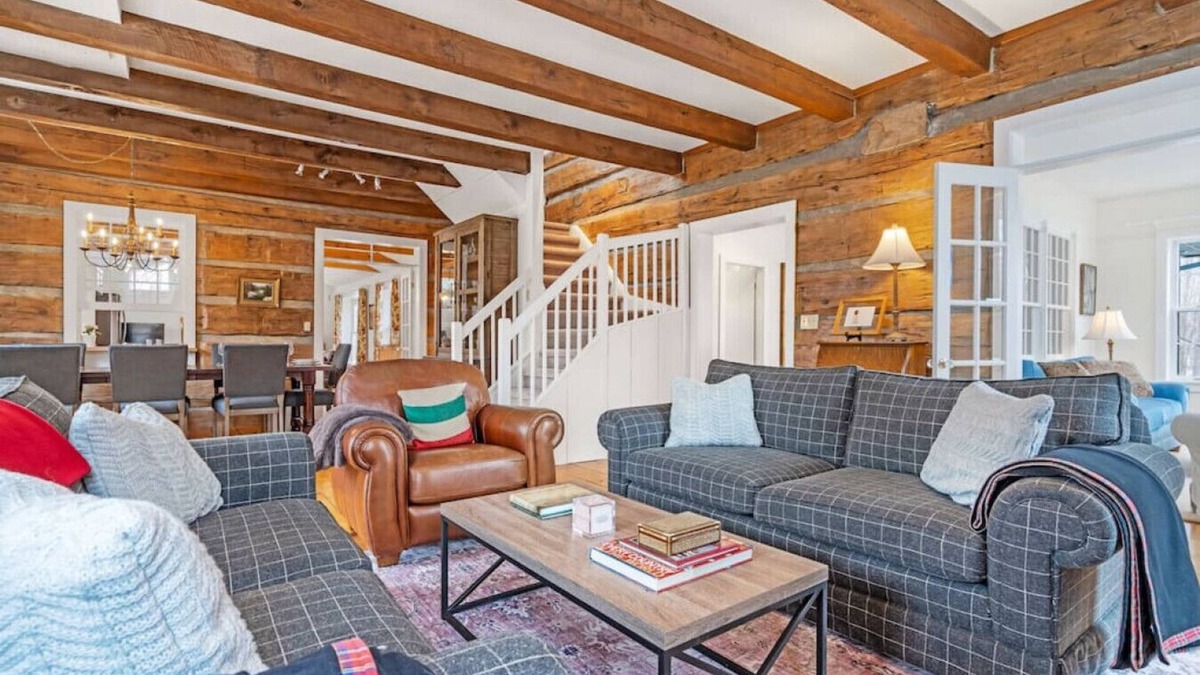 Grey Highlands Ski Chalet | Malcom Cottage · Stunning 6 Bedroom Chalet In Beaver Valley!