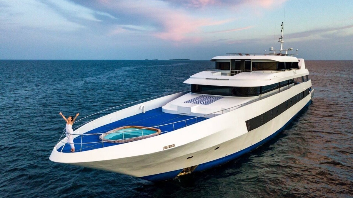 Farukolhufushi Island Boat Rental | Maldives Luxury Yacht