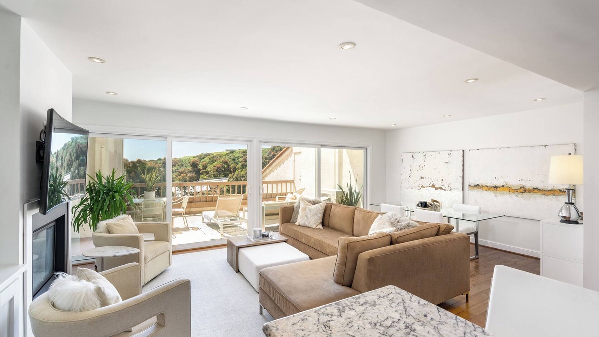 Eastern Malibu Condo | Malibu 2-bedroom designer furnished condo with AC. Central to everything!