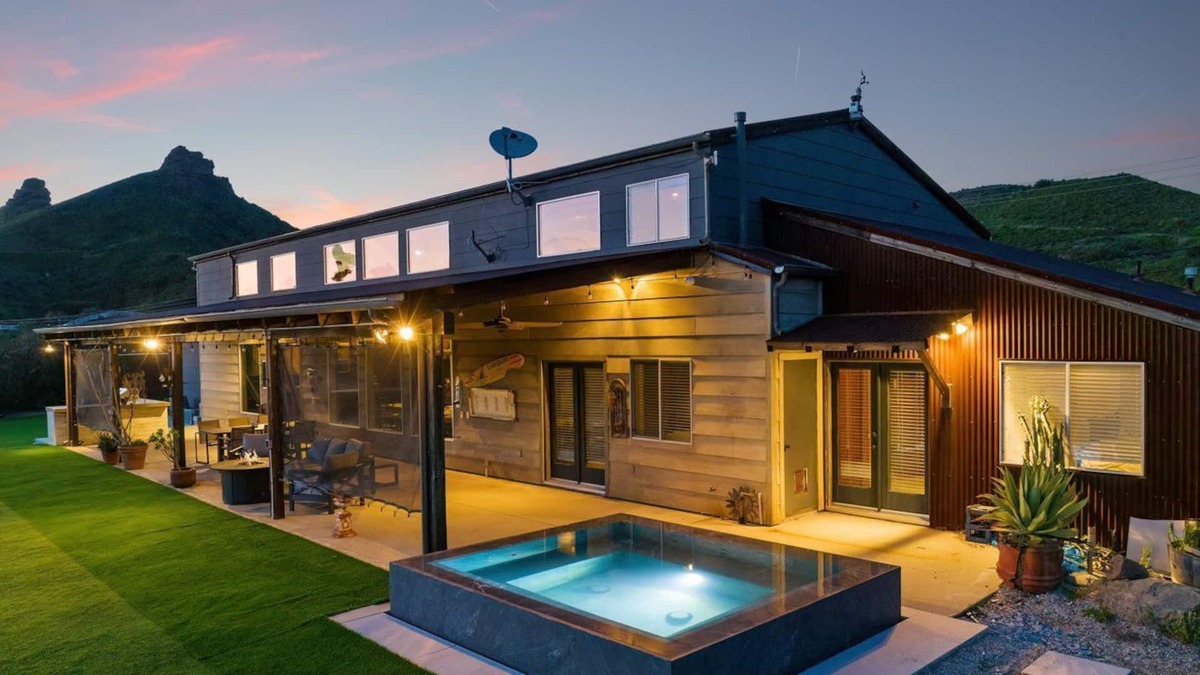 Malibu Villa | Malibu Barn House - Rare Gem in the Heart of Malibu Wine Country