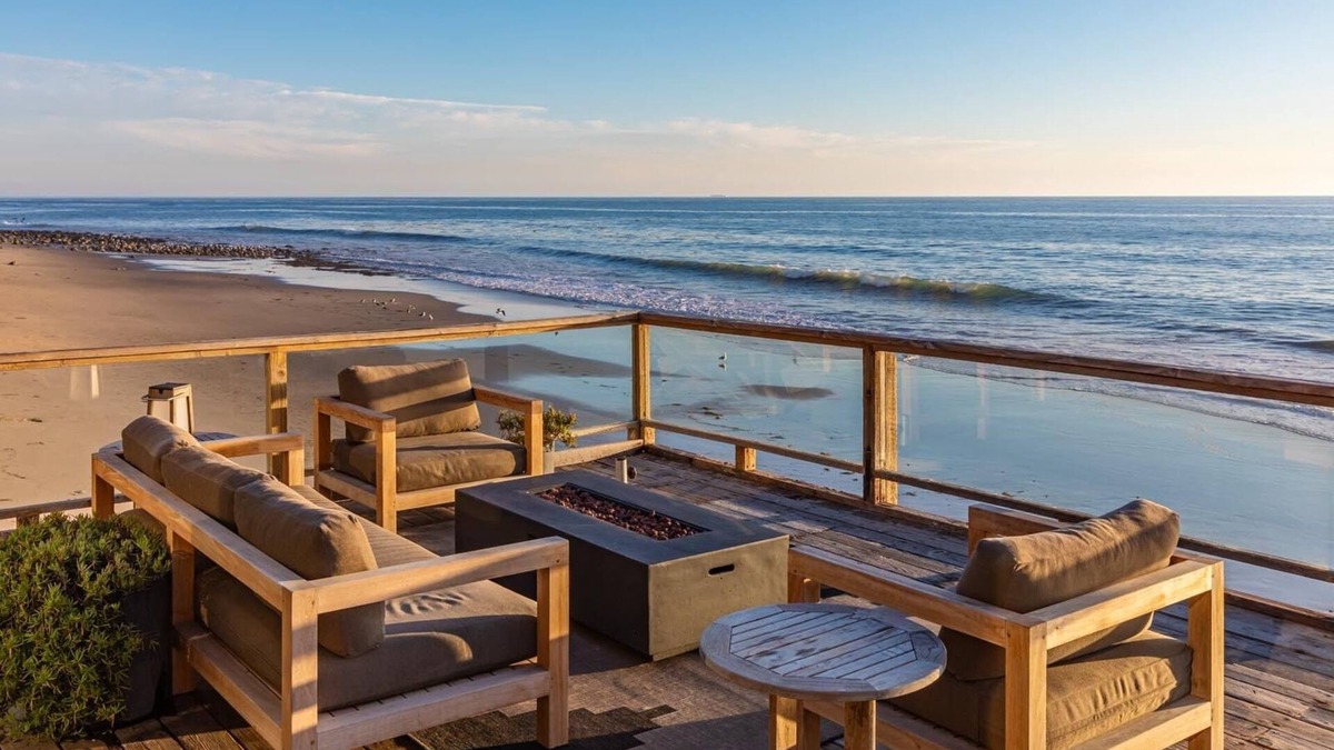 Malibu House | Malibu Beach House on Private Sandy Beach