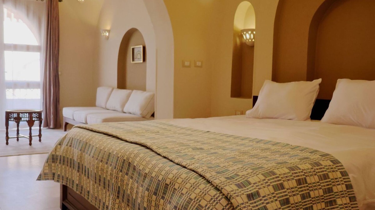Luxor House | Malkata House Luxe Desert Middle Floor Suite: Pool & Dine