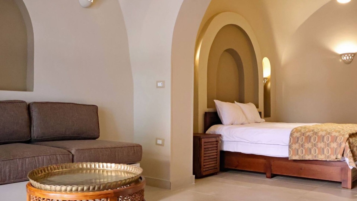 Luxor House | Malkata House Luxe Suite: Desert, Pool & Dine