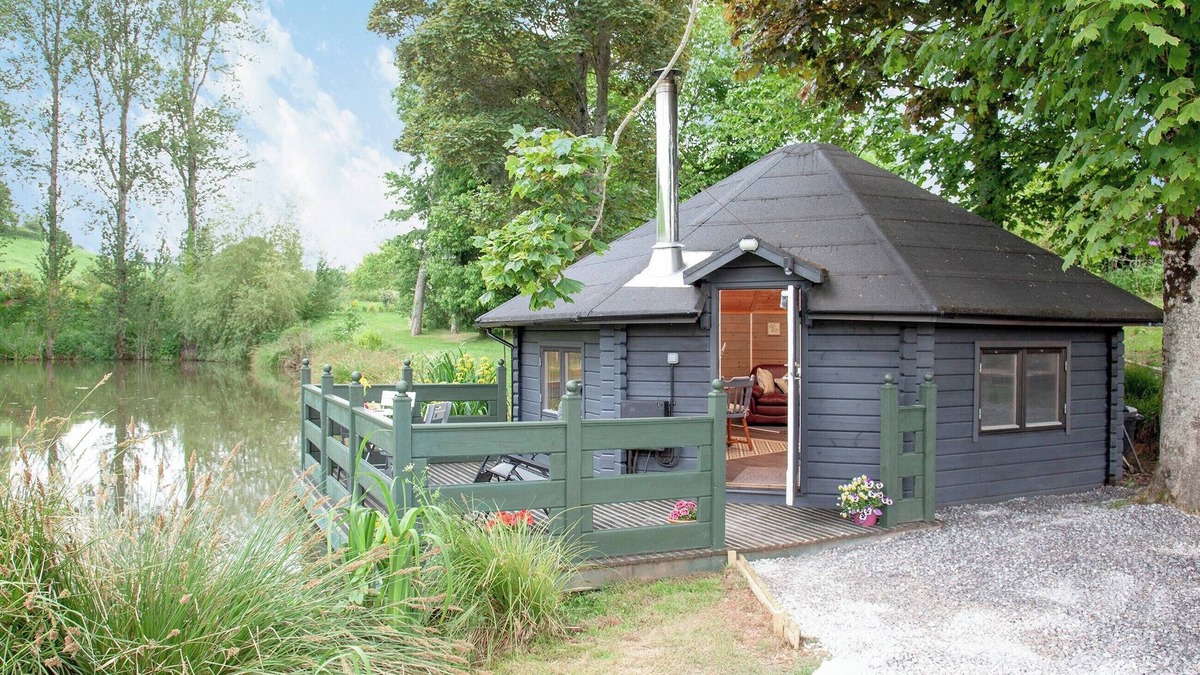Bradninch Cottage | Mallard Roundhouse - UK33891