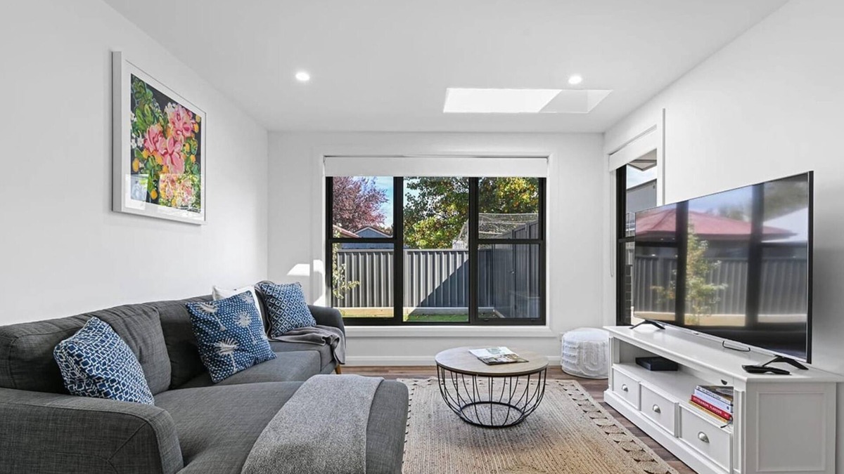 Orange Apartment | Mally on March - Close to Central, Chic Elegance