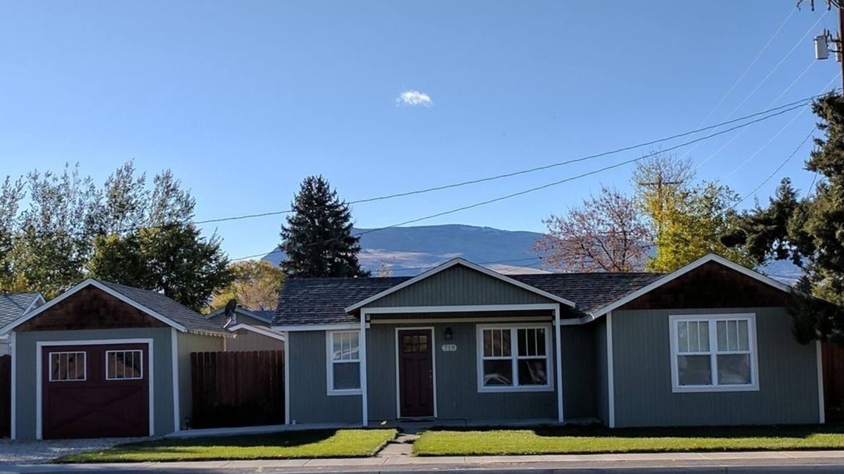 Cody House | Mama Bear Cottage (Downtown Cody)