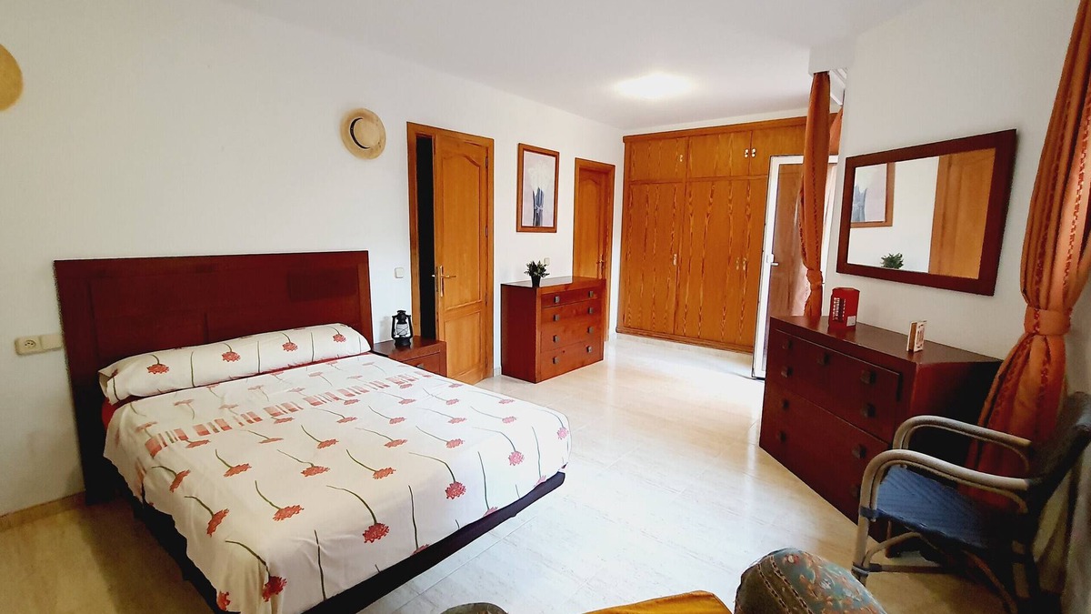 El Arenal House | Mama Conchi BNB House for groups of 4 People with shared terrace, private garden and Wi-Fi