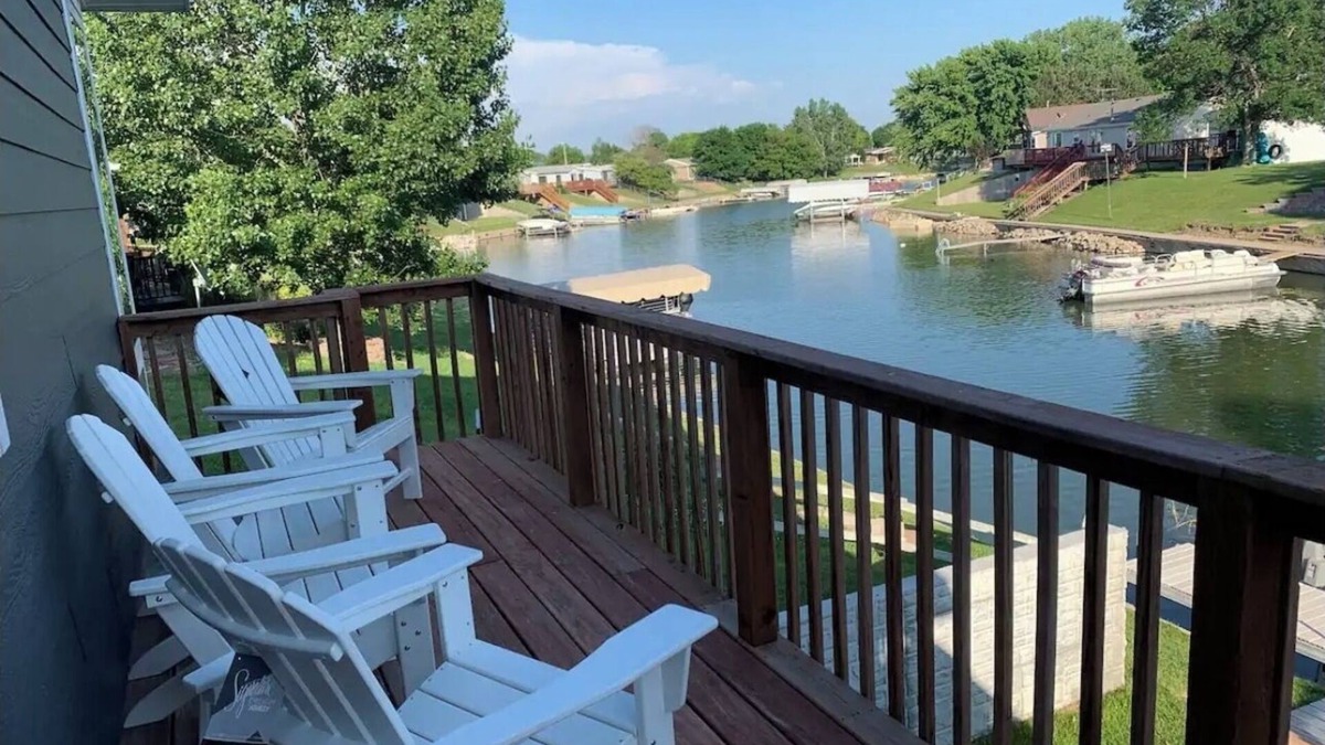Elwood House | Mama Jen's NEWLY BUILT Lake Front Home at Johnson Lake, Nebraska