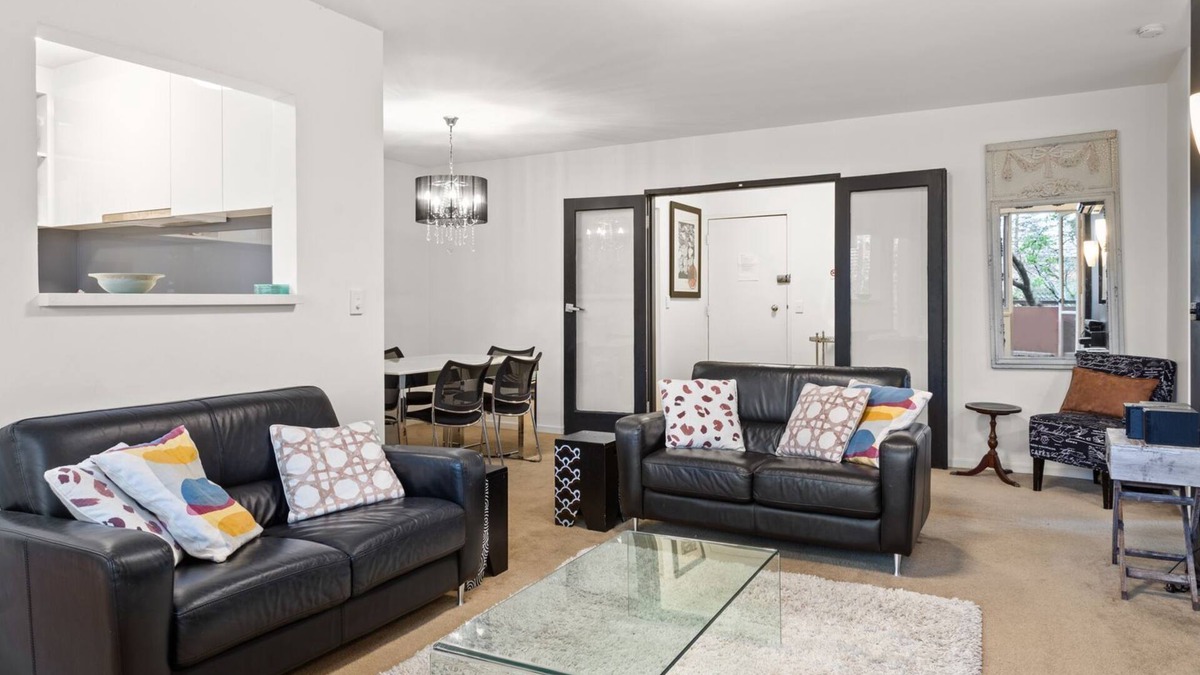 Hawthorn East Apartment | Mama Koko - A relaxing spacious second-floor apartment