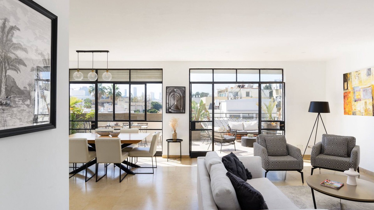 Tel Aviv City Center Apartment | MAMAD Amazing Duplex Penthouse with 2 Terraces by FeelHome