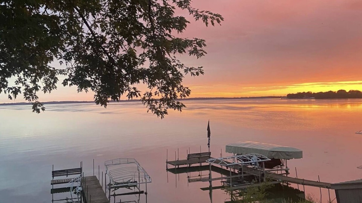 Spirit Lake Cottage | Mama’s Sunset Boathouse on Big Spirit Lake