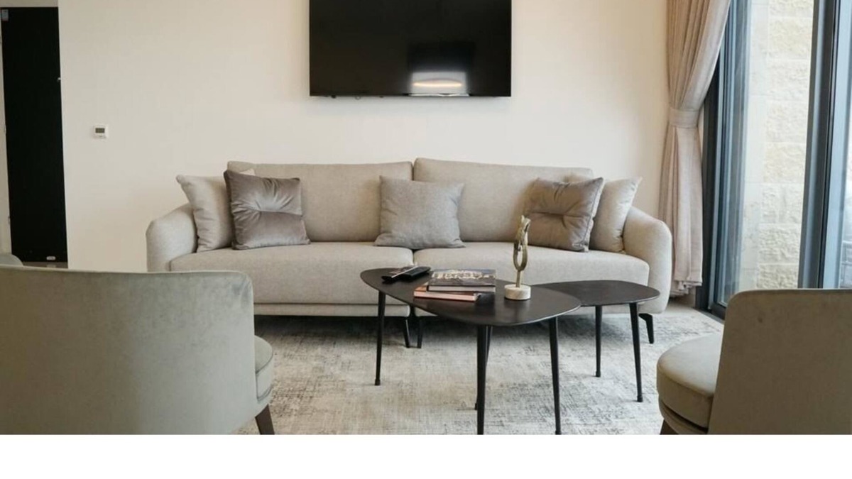 Mahane Israel Apartment | ♥MAMILLA'S Chic ♥ Stunning 2 BDR w. balcony ♥Parking ♥NEW!