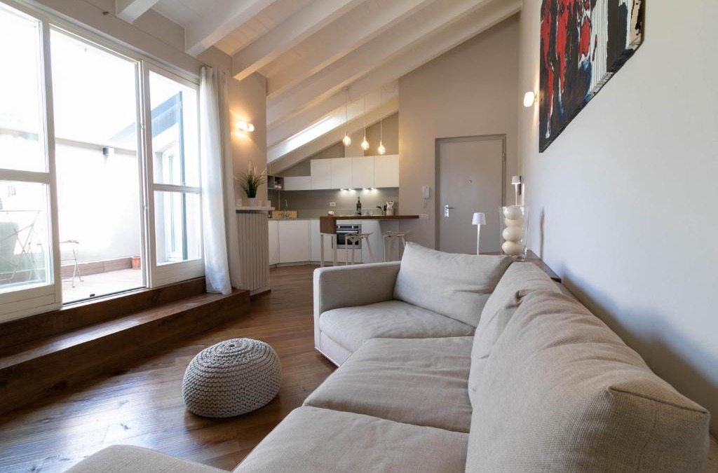 Galbiate Apartment | Mamma Ciccia Holiday Home - Cozy Attic