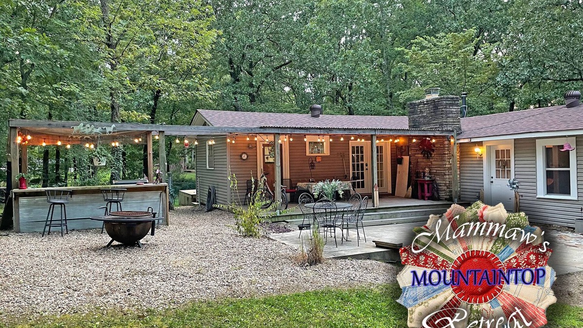 Morrilton House | Mammaw's Mountaintop Retreat